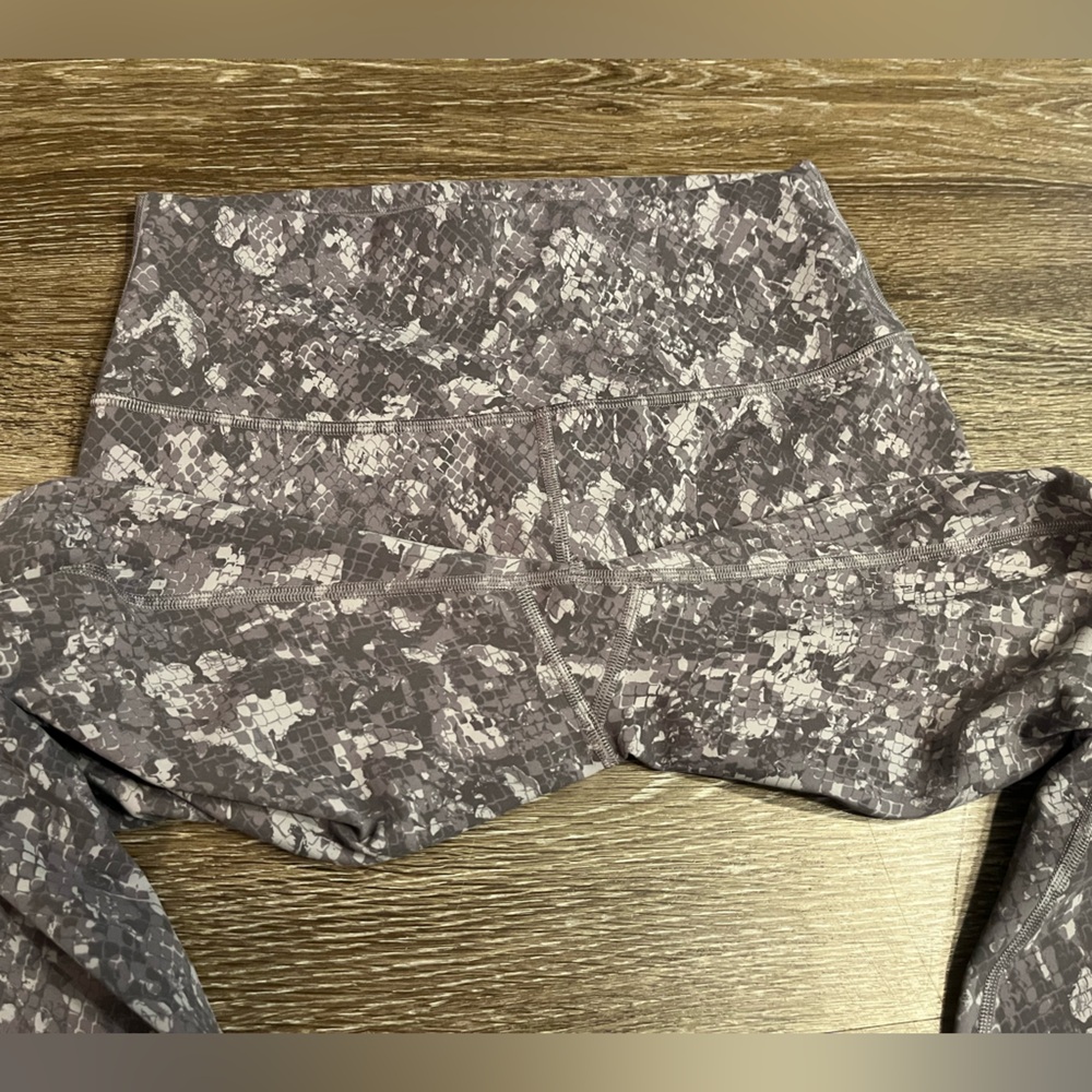 SOLD Lululemon Wunder Train High-Rise Tight 25" in Hideaway Camo Lunar Rock Mult - Picture 7 of 8